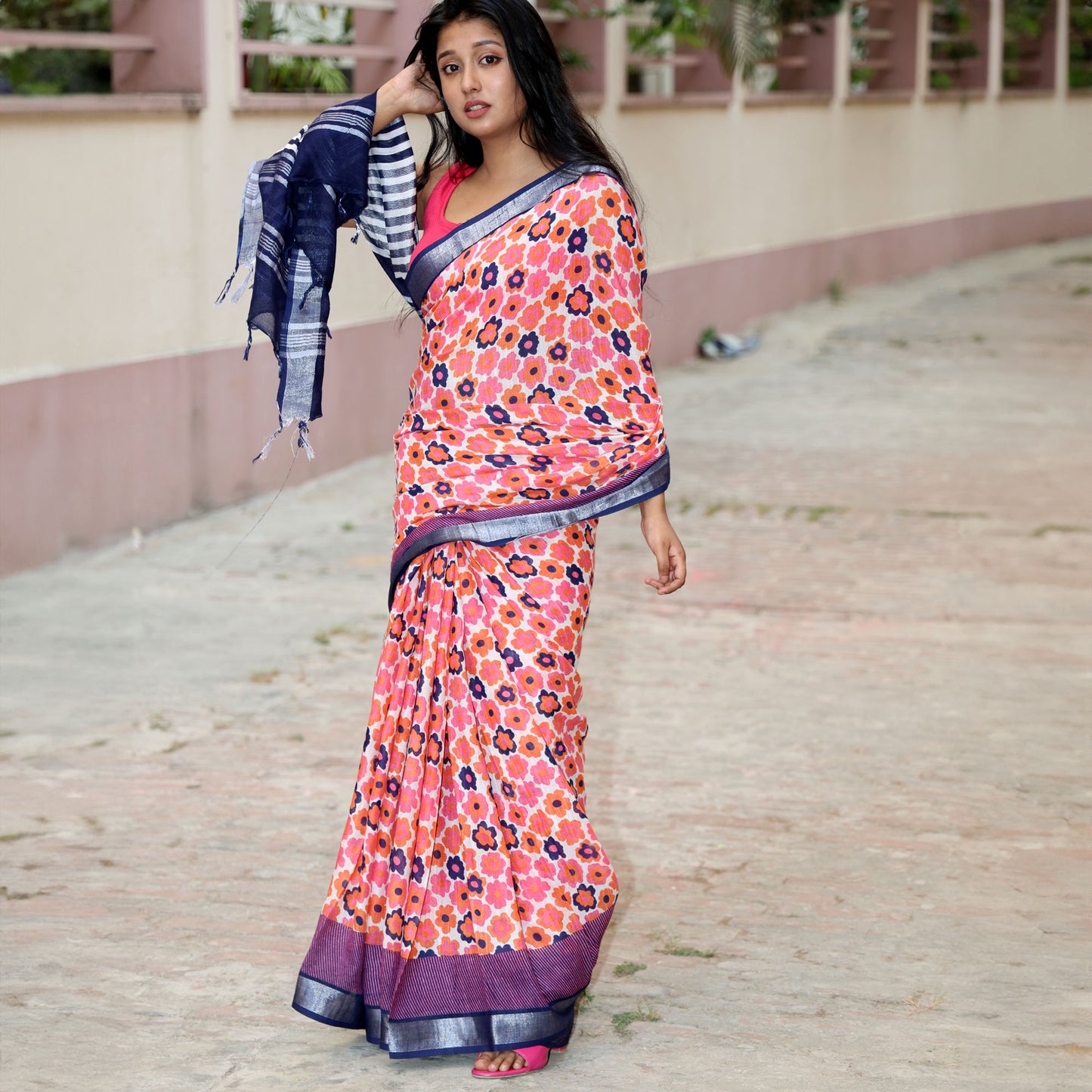 Daisies Love Printed Organic Linen Saree