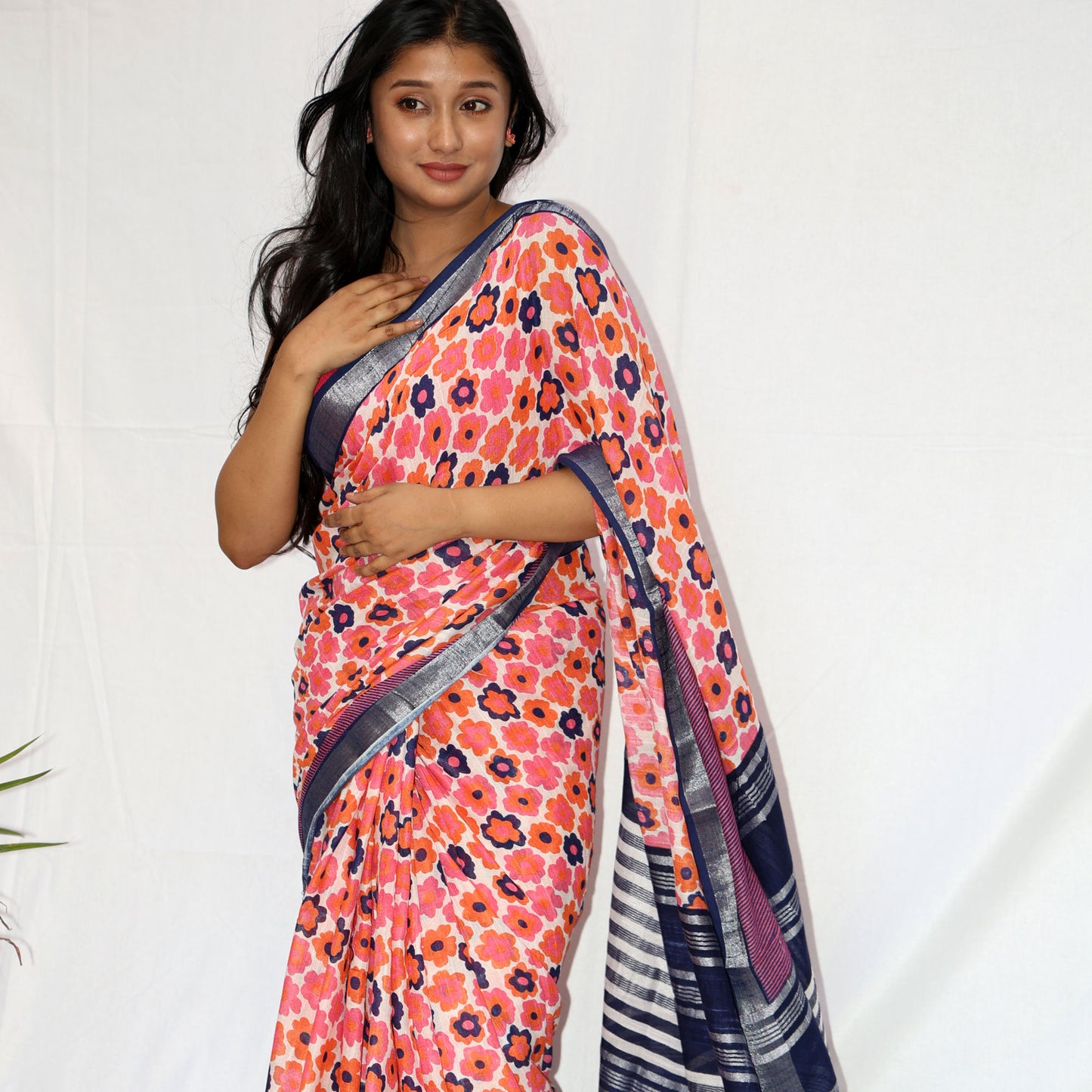 Daisies Love Printed Organic Linen Saree