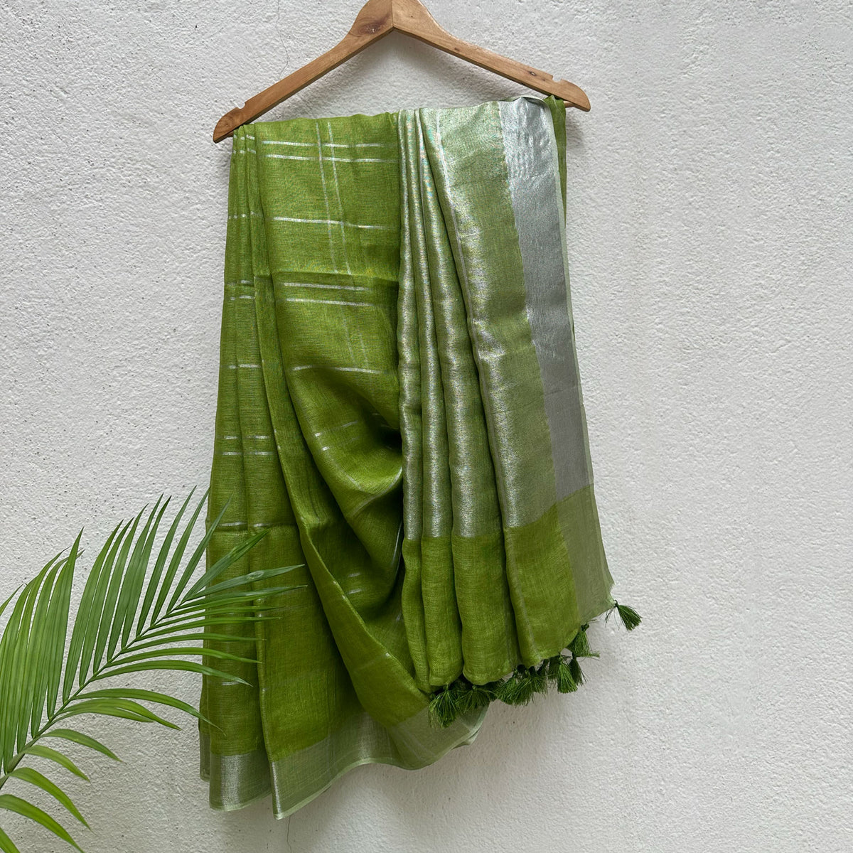 Frida in her Wild Check Pure Linen Saree with Embroidered Blouse Piece