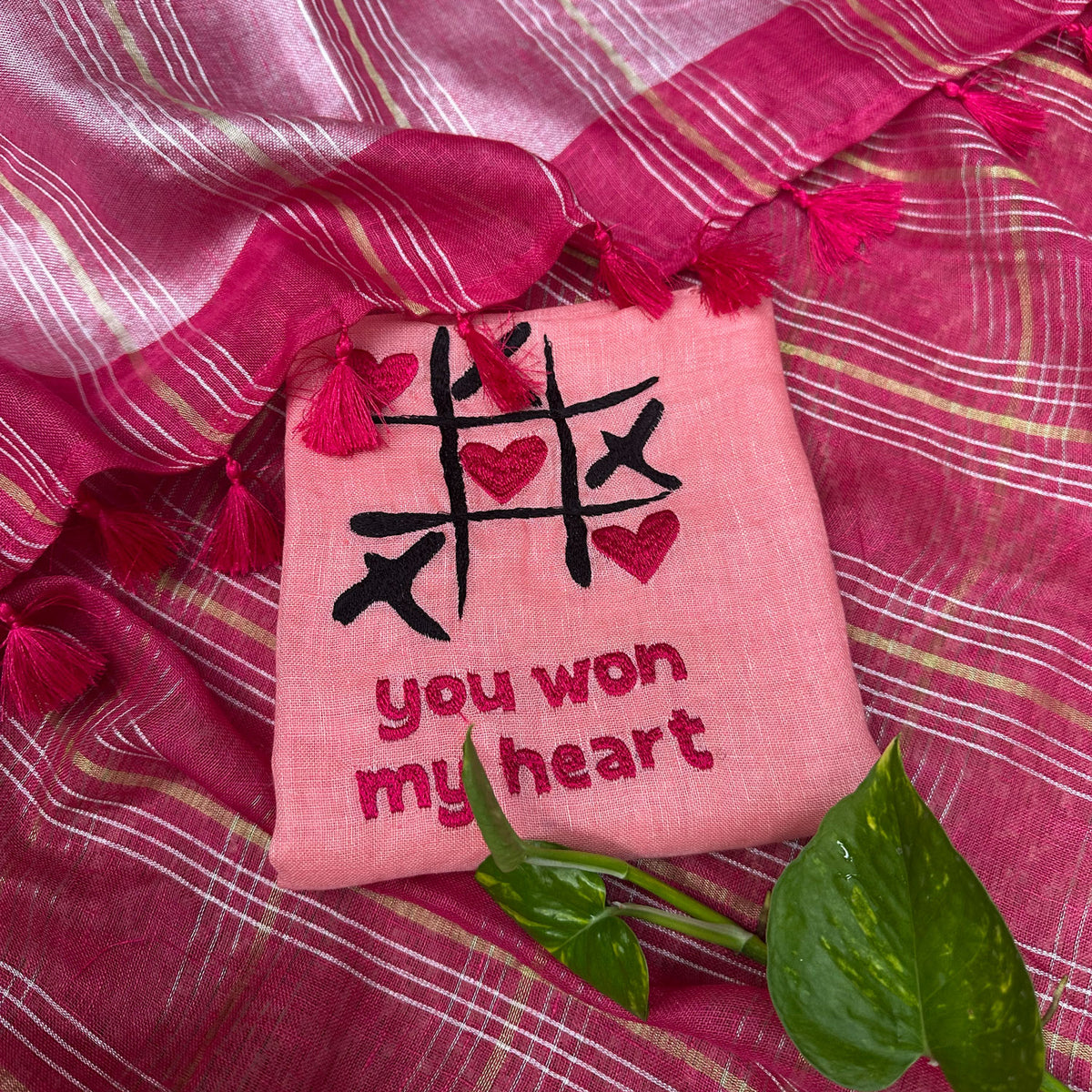 You won my Heart Check Pure Linen Saree with Embroidered Blouse Piece