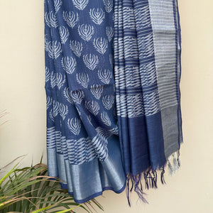 Pleats detail of peacock feather repeat block print on indigo cotton silk – Anantaa