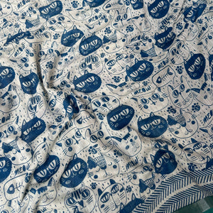Catsablanca ivory cotton saree closeup with navy meow cat face print, chevron border and teal zari pallu, Zoomies Collection by Thread Weavers