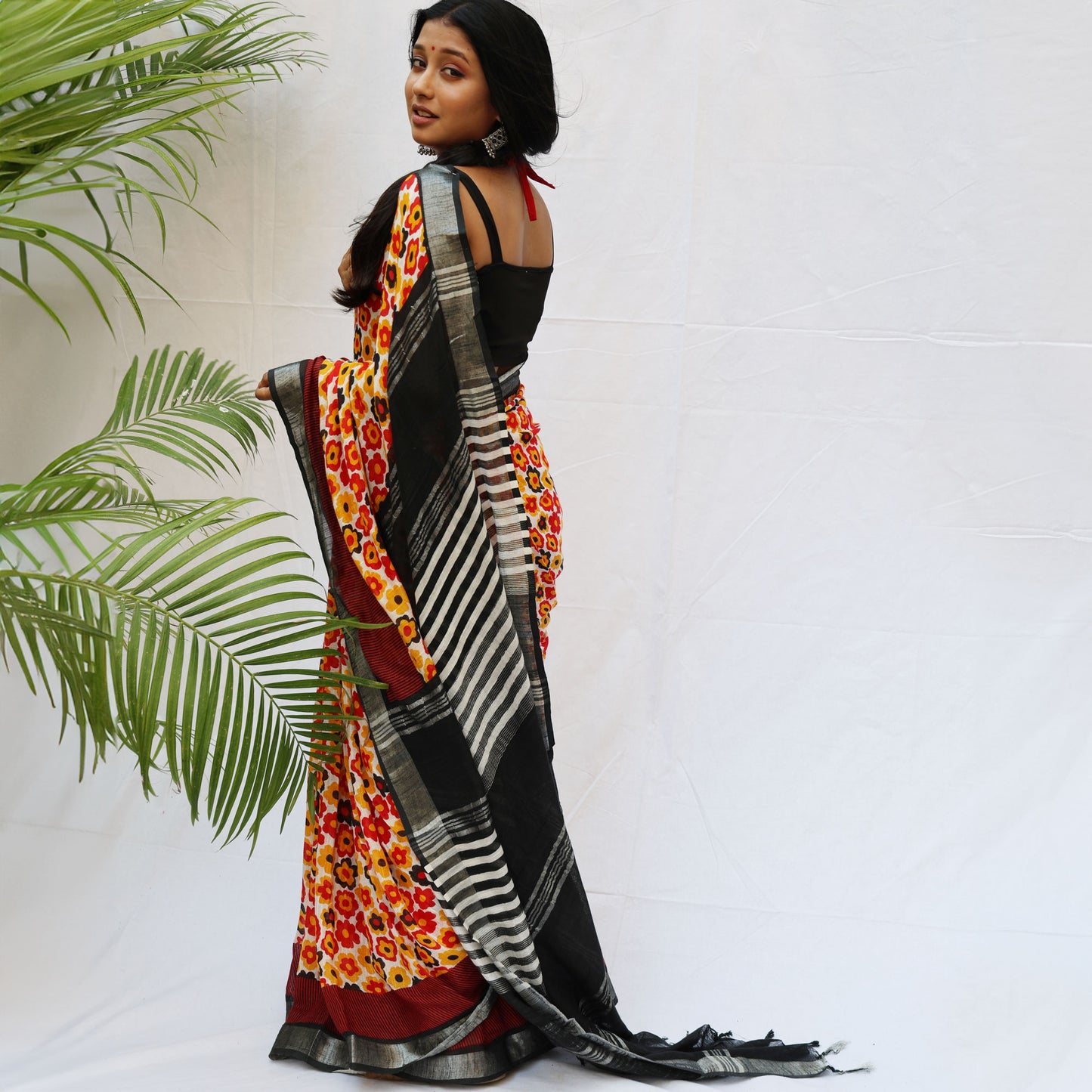 Daisies Bloom Printed Organic Linen Saree
