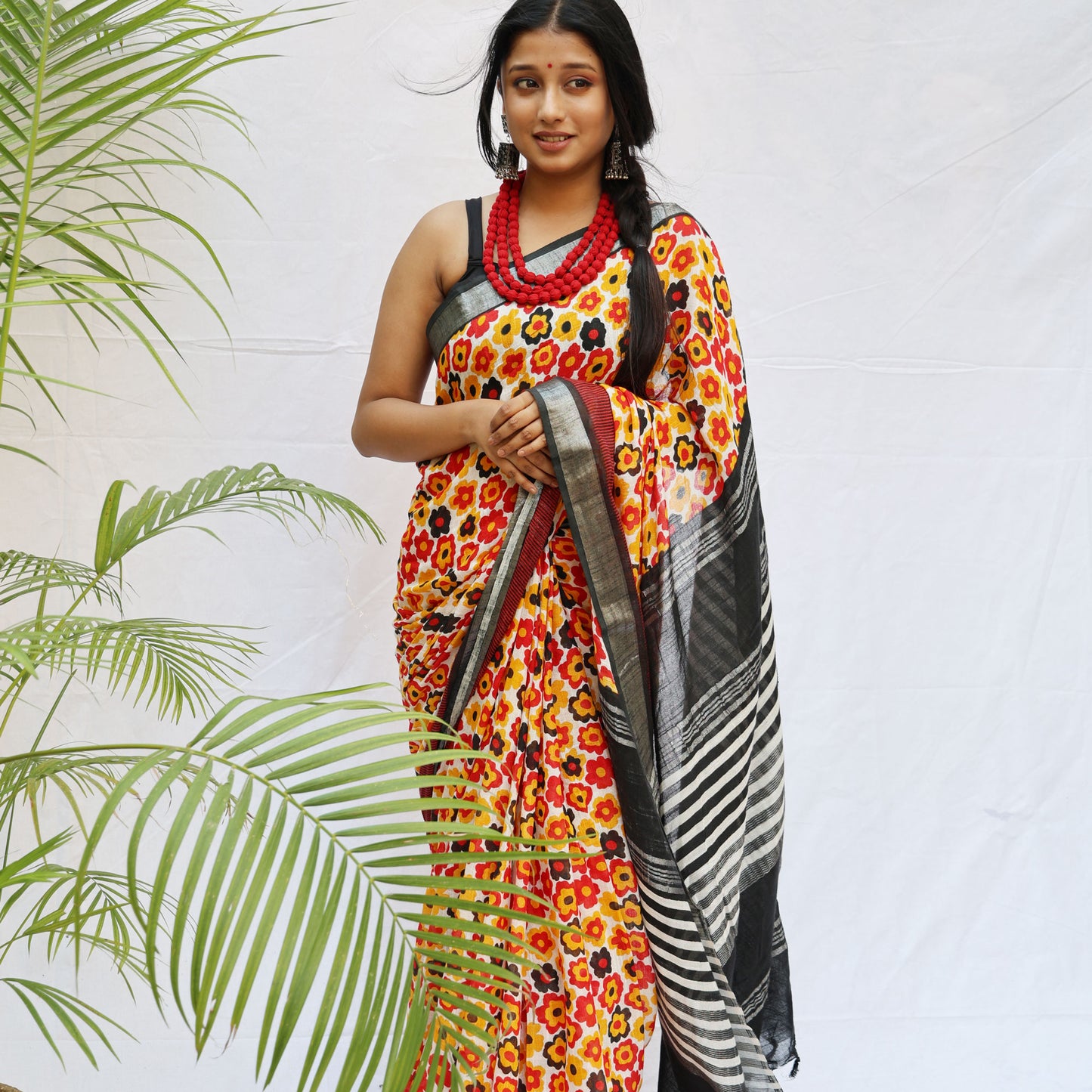 Daisies Bloom Printed Organic Linen Saree