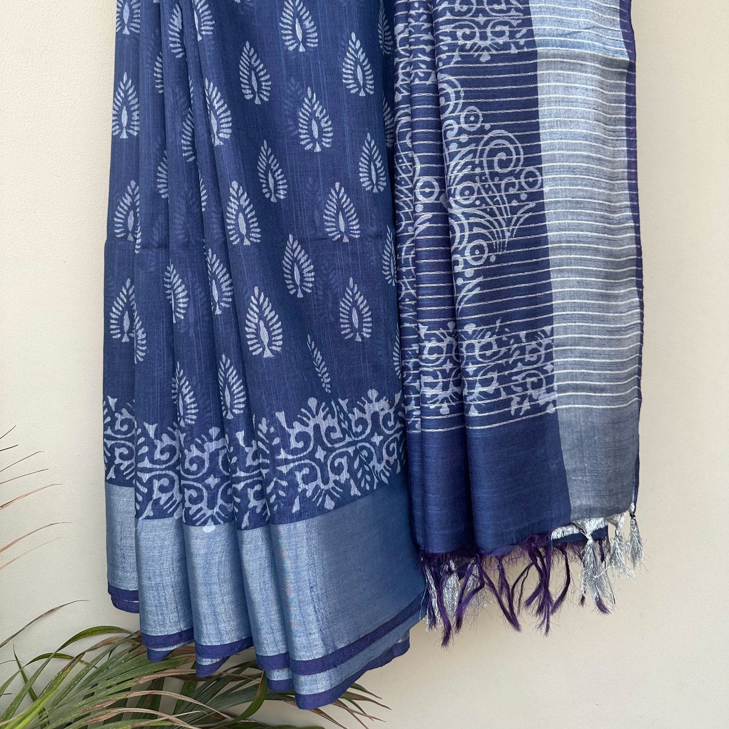 Pleats detail of feathered keri buta repeat block print on indigo cotton silk – Ekkanya