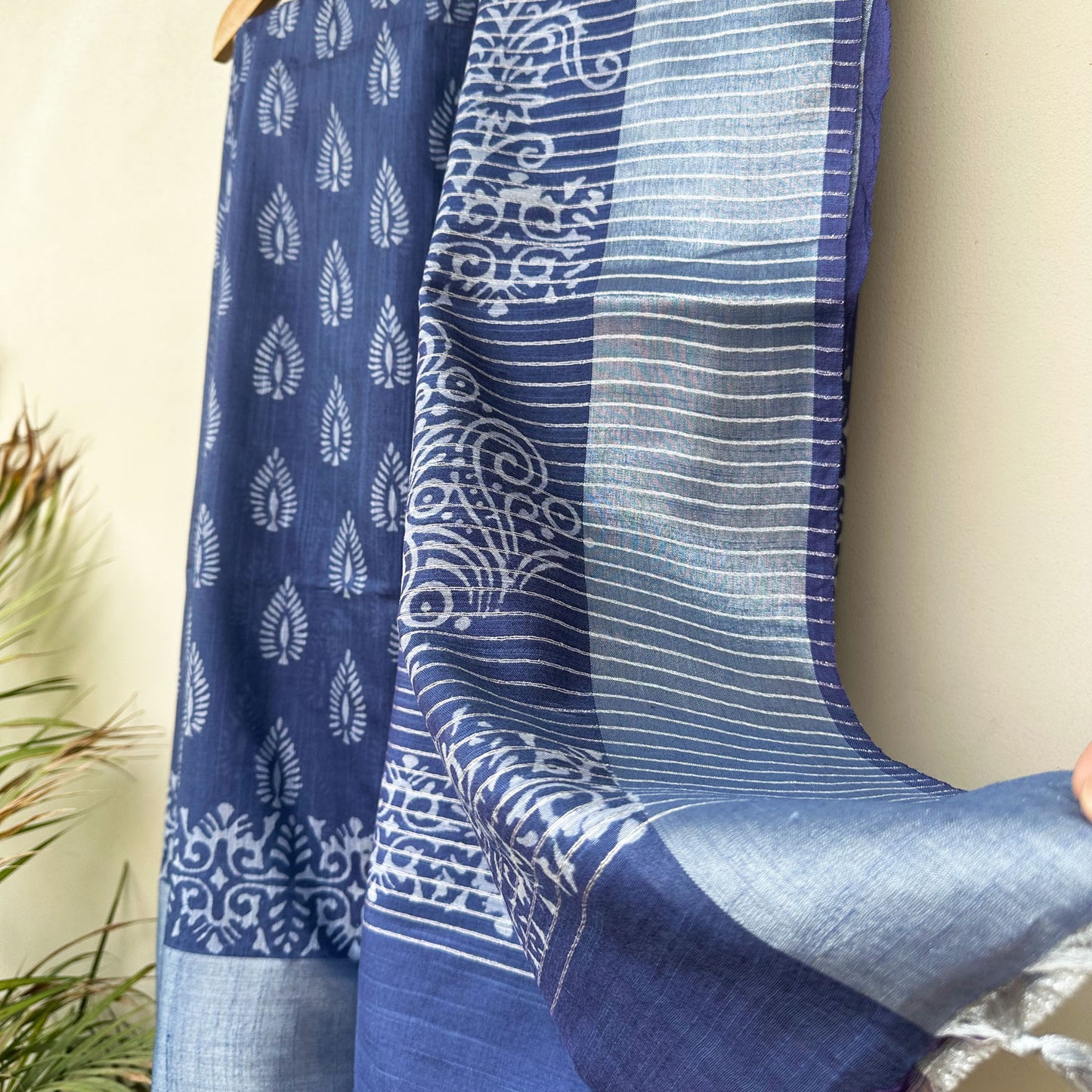Paisley jaal with arabesque scroll fill pallu on indigo cotton silk – Ekkanya