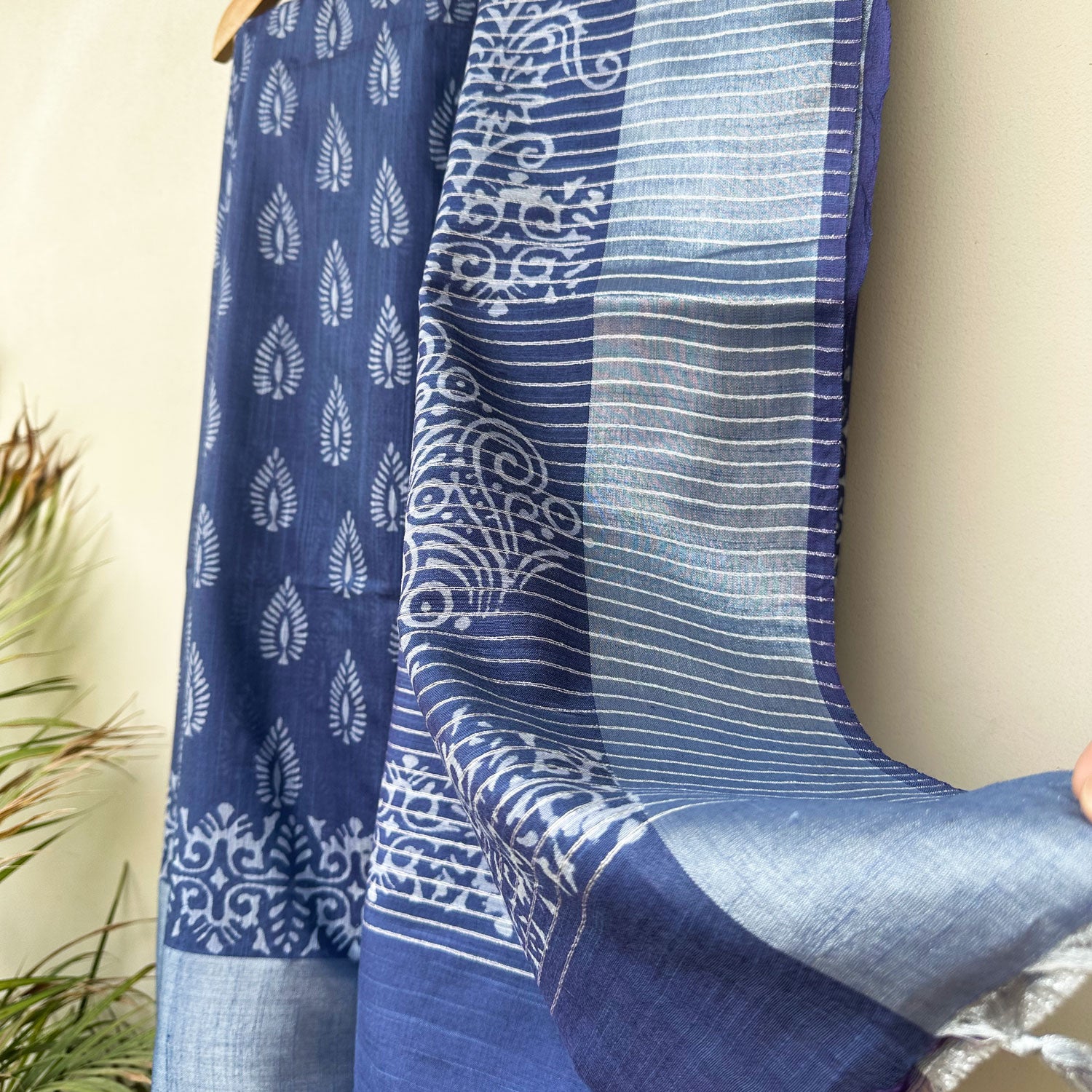 Paisley jaal with arabesque scroll fill pallu on indigo cotton silk – Ekkanya