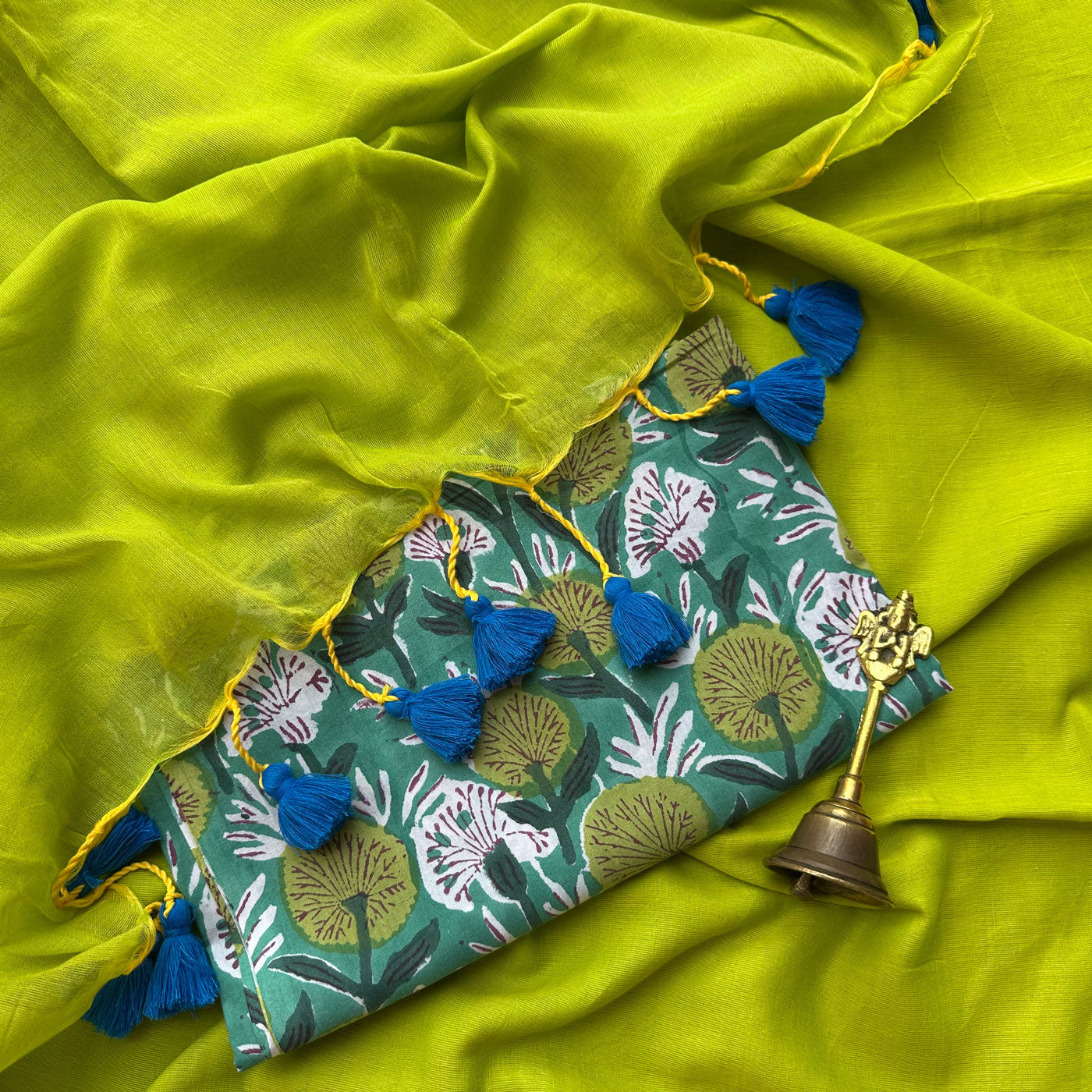 Hariyali Mul Saree with Printed Blouse
