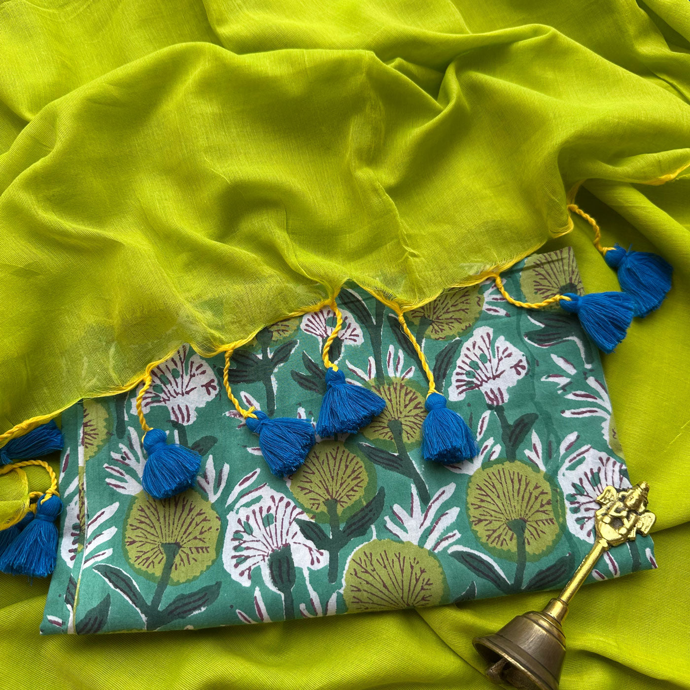 Hariyali Mul Saree with Printed Blouse
