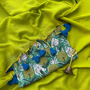 Hariyali Mul Saree with Printed Blouse
