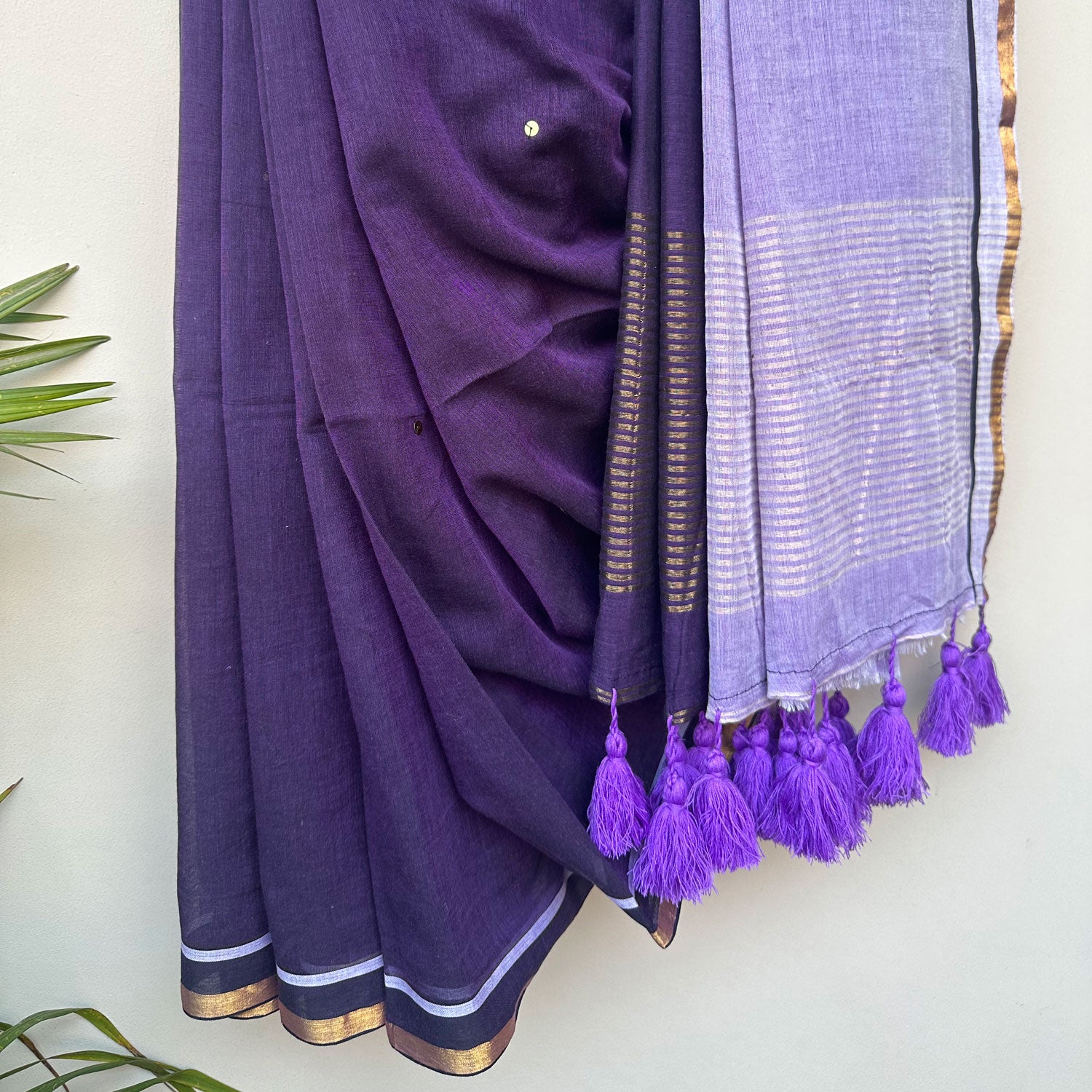 Contemporary mul cotton saree featuring a rich striped pallu and subtle gold border detailing with lanvender tassels