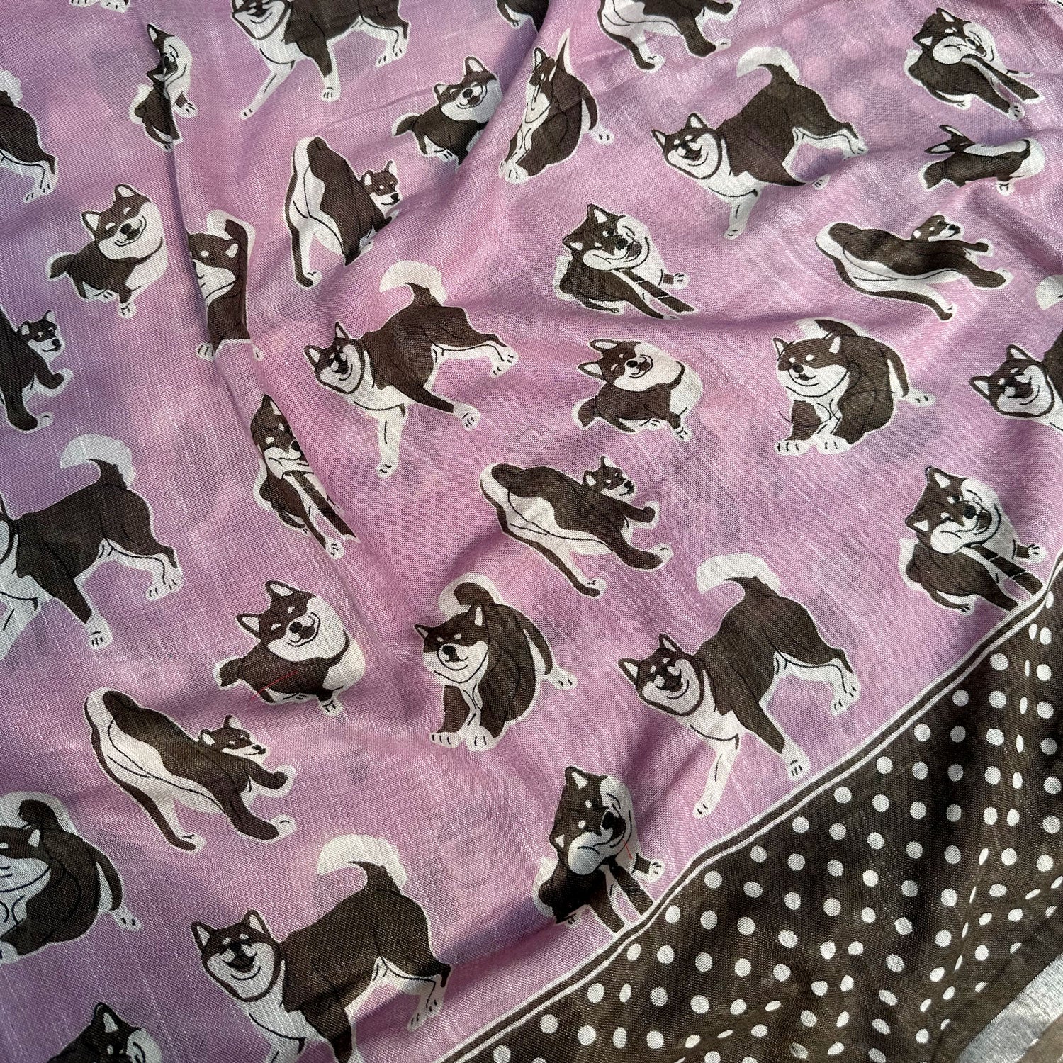 Much Wow lavender cotton Shiba Inu dog print saree closeup with charcoal print, polka dot border and dark charcoal zari pallu, Zoomies Collection