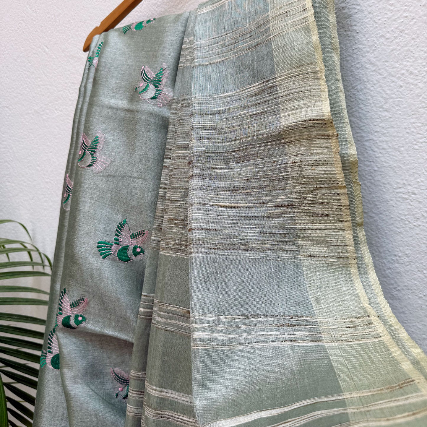 Pure Cashmere Embroidered Zari Linen Saree