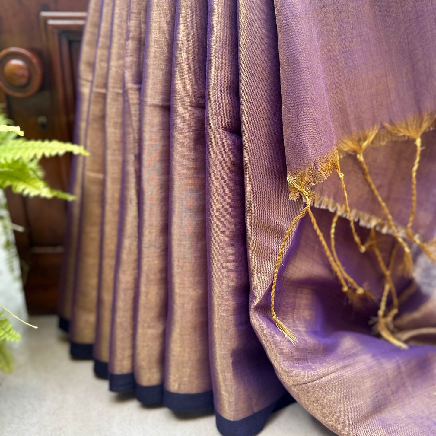 Raag Purvi Mul Tissue Saree