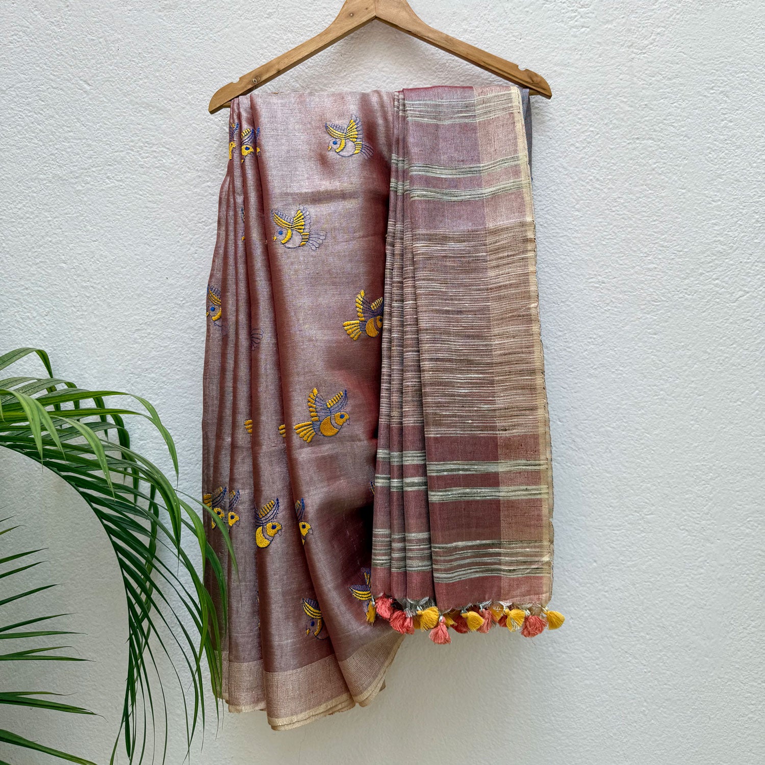 Rossette  Embroidered Zari Linen Saree