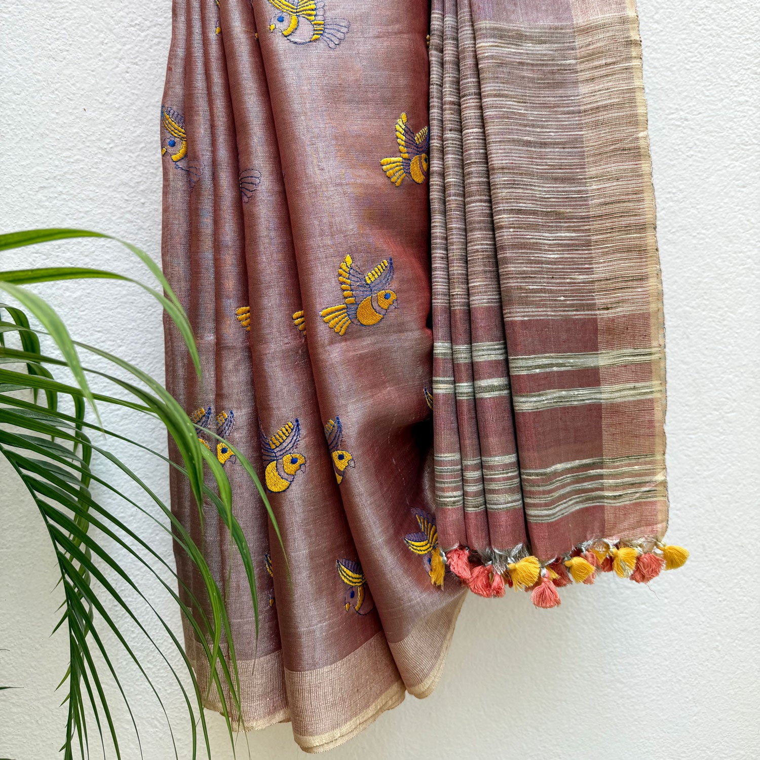 Rossette  Embroidered Zari Linen Saree