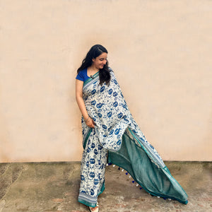 Founder wearing Catsablanca ivory cotton saree with navy meow cat face print, chevron border and teal zari pallu, Zoomies Collection by Thread Weavers