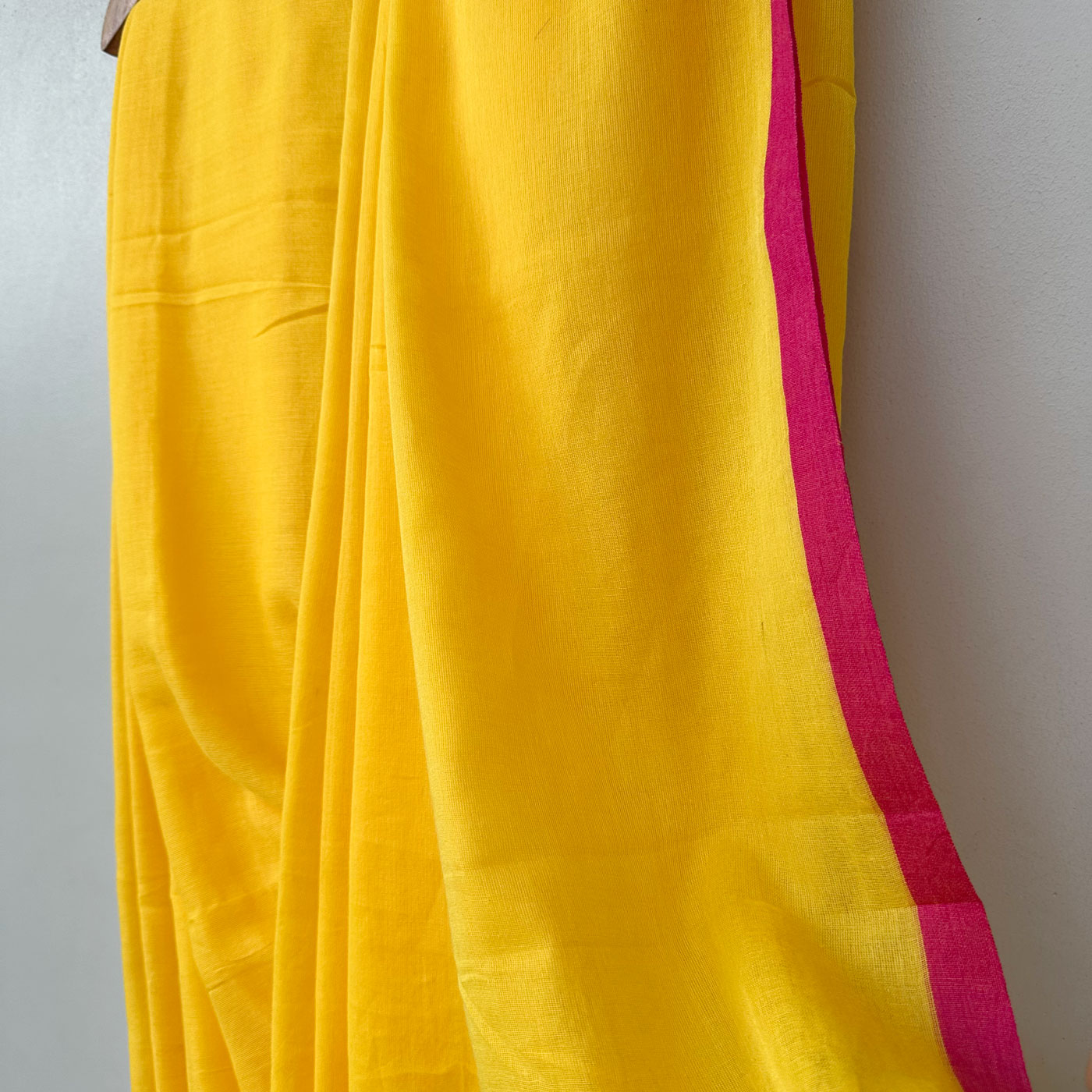 Swarna kamal Mul Saree with Printed Blouse