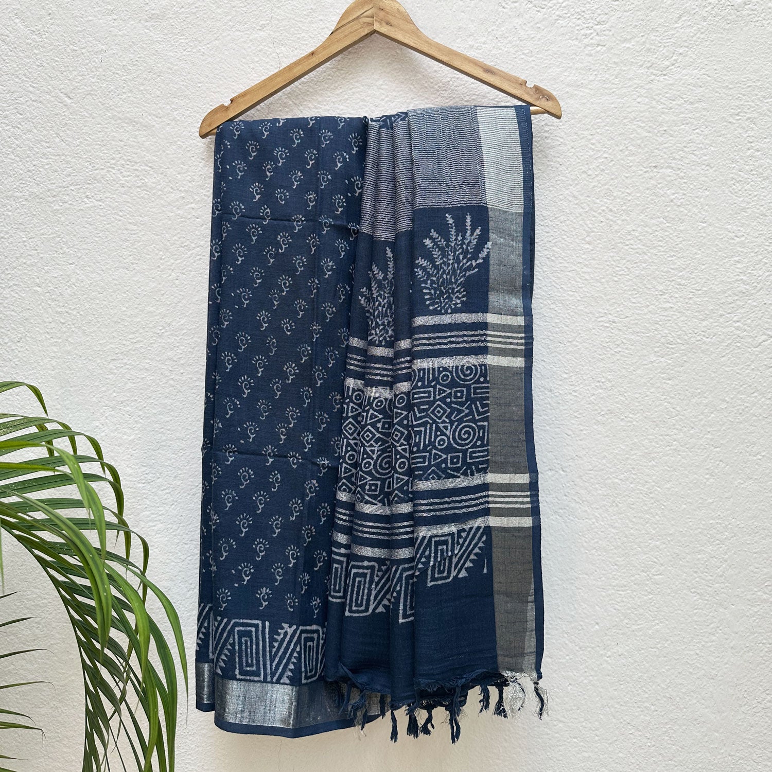 Vaarahi Indigo Hand Block Cotton Linen Saree